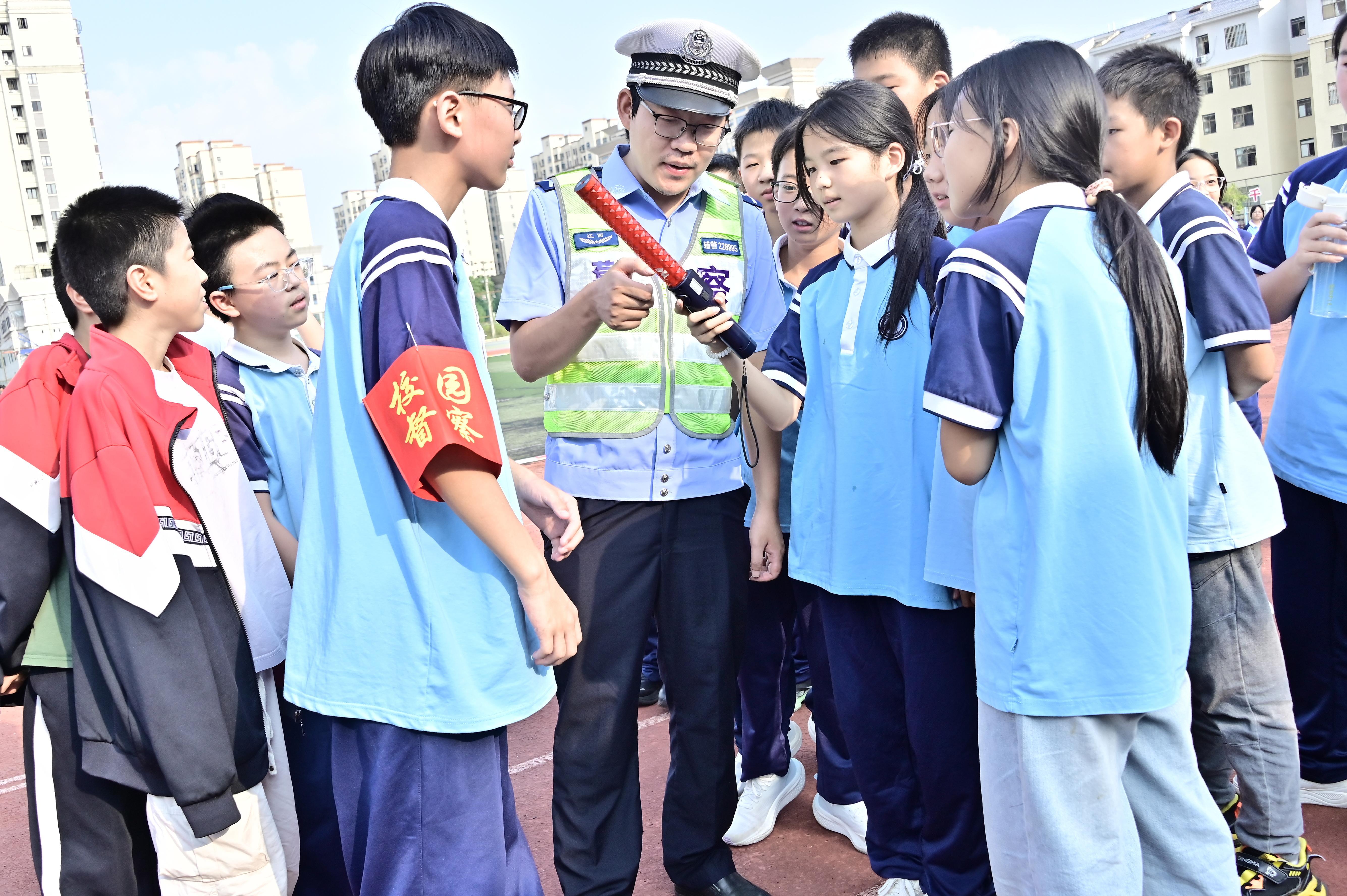 江西武宁:交通安全宣传进校园